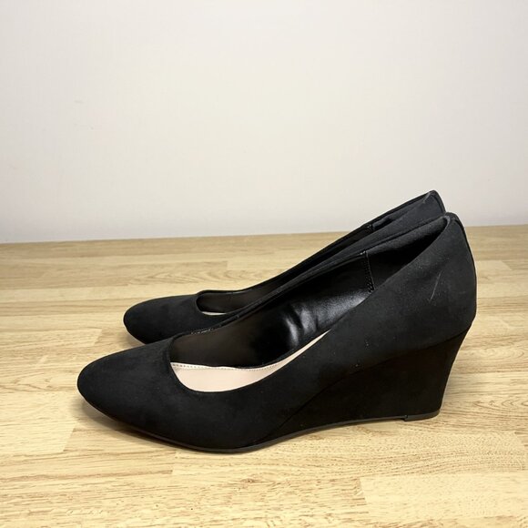 NWT Kelly and Katie Black Wedges Suede Size 10 - Picture 3 of 6
